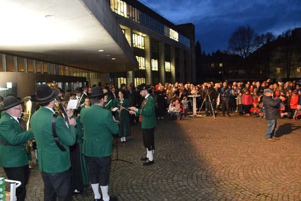 Weihnachtsbaumuebergabe_Landhaus-Bregenz_2016-11-24_2016-7756-023.jpg